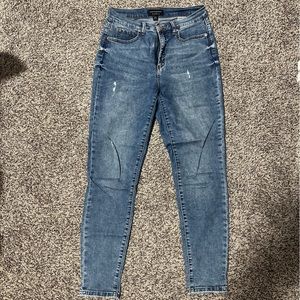 Banana Republic high rise skinny jeans. Size 6/28